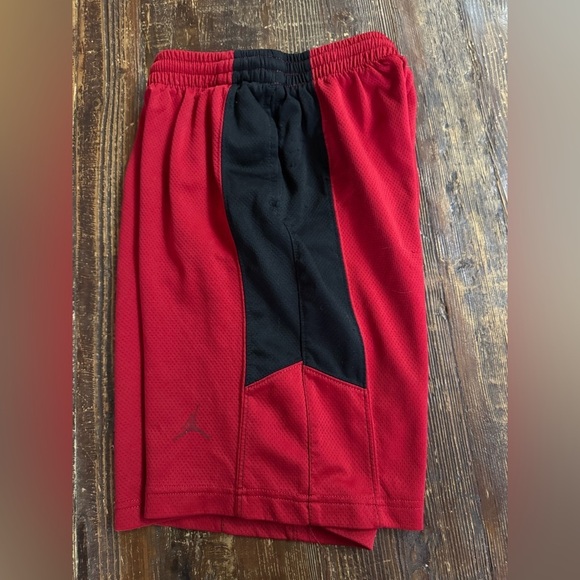 Jordan Red and Black Skorts with Dynamic Color-Blocking - Picture 5 of 5